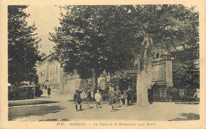 .CPA FRANCE 42 "Riorges, La place et le monument aux morts"