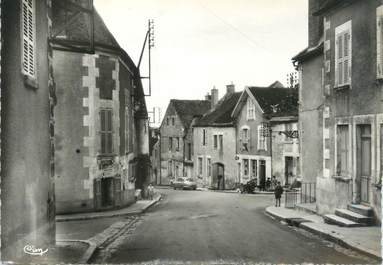 / CPSM FRANCE 89 "Poilly sur Serein, place de  l'école"