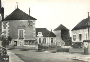 / CPSM FRANCE 89 "Poilly sur Serein, l'école, la poste et le vieux colombier "
