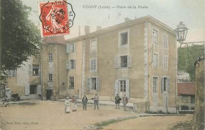 .CPA  FRANCE 42 "Régny, Place de la Poste"