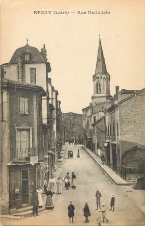 .CPA  FRANCE 42 "Régny, Rue  nationale "