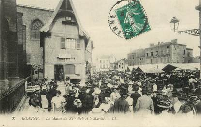 .CPA  FRANCE 42 "Roanne,  La Maison du XVème siècle et le marché"