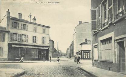 .CPA  FRANCE 42 "Roanne,  Rue Gambetta"