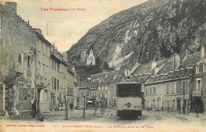 CPA FRANCE 31 "Saint Béat, la grande rue et le Fort" / TRAMWAY