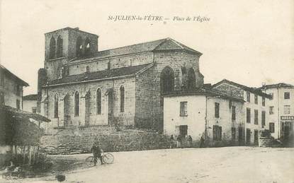 .CPA  FRANCE 42 " Saint Julien la Vêtre, Place de l'église"