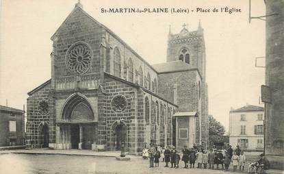 .CPA  FRANCE 42 " Saint Martin la Plaine, Place de l'église"