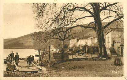 .CPA FRANCE 42 "St Pierre de Boeuf, Le bac  à traille et l'arbre de la liberté