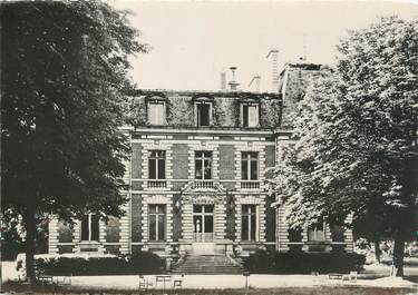 / CPSM FRANCE 91 "Vigneux sur Seine, maison de retraite, le château" / CINEMA