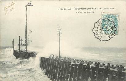 CPA FRANCE 62 "Boulogne sur mer, la Jetée Ouest, un jour de tempête" / CACHET AMBULANT  "Paris à Crépy en Valois"