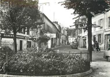 / CPSM FRANCE 94 "Thiais, la rue Maurepas et place Edmond Desboeuf"