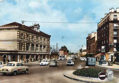 / CPSM FRANCE 94 "Villeneuve Saint Georges, place de la gare"