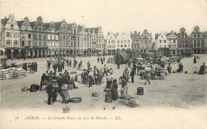 CPA FRANCE 62 "Arras, la Grande Place, un jour de Marché"