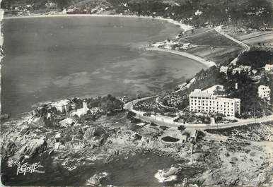 / CPSM FRANCE 83 "Agay, vue aérienne, la route en Corniche"