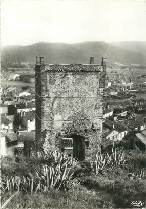 / CPSM FRANCE 83 "Cogolin, la tour Sarrazine dominant le village"