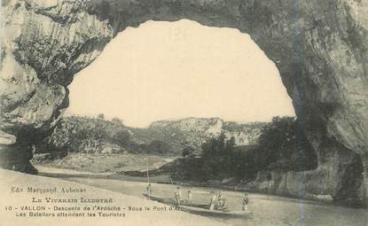 .CPA  FRANCE  07 "Vallon, Descente de l'Ardèche sous le Pont d'Arc"