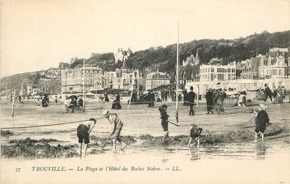 CPA FRANCE 14 "Trouville, La Plage et l'Hotel des Roches Noires"