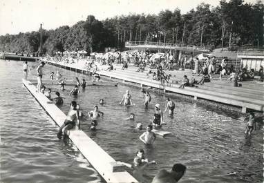 .CPSM   FRANCE 74 "Thonon les Bains, La plage"