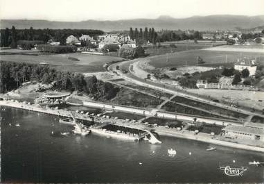 .CPSM   FRANCE 74 "Thonon les Bains, Vue aérienne la plage et le Château de Ripaillle"