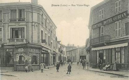 CPA FRANCE 42 "Feurs, la rue Victor Hugo "