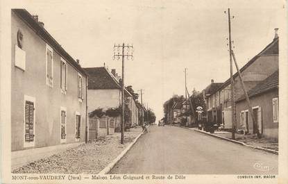 .CPA  FRANCE 39 "Mont sous Vaudrey, Maison Léon Guignard et Route de Dôle"