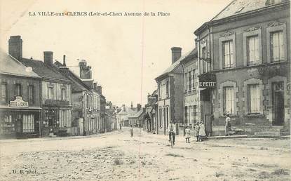 .CPA  FRANCE 41 "La Ville sur Clercs, Avenue de la Place"