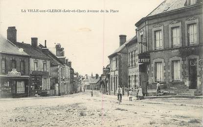 .CPA  FRANCE 41 "La Ville aux Clercs, Avenue de la Place"