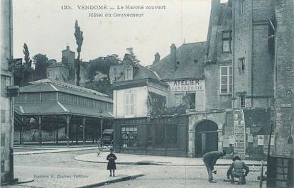 .CPA  FRANCE 41 "  Vendome, Le marché couvert, Hôtel du Gouverneur"