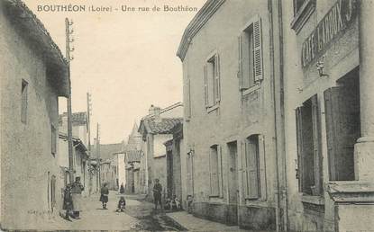 .CPA FRANCE 42 " Bouthéon, Une rue"