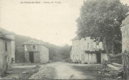 .CPA FRANCE 42 "La Croix du Sud, Route de Vichy"