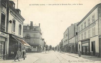 .CPA FRANCE 42 "Le Coteau , Une partie de la grande rue"