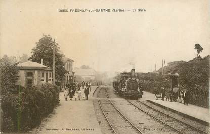 .CPA FRANCE 72 "Fresnay sur Sarthe, La gare"/TRAIN