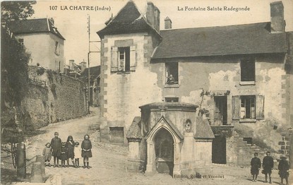 CPA FRANCE 36 "La Chatre, la Fontaine Sainte Radegonde"