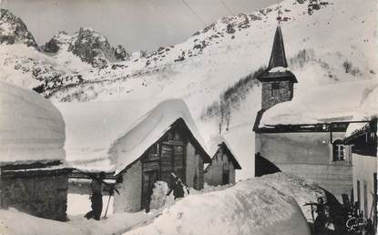 .CPSM FRANCE 74 "Le Tour,  Le village et Aiguilles Rouges"