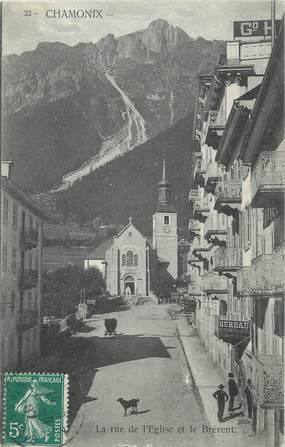 .CPA FRANCE 74 "Chamonix, Rue de l'église et le Brévent""