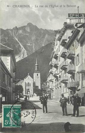 .CPA FRANCE 74 "Chamonix, Rue de l'église  et le Brévent  "