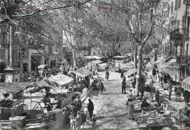  CPSM FRANCE 83   "Draguignan, la place du Marché"