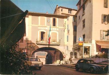  CPSM FRANCE 83   "Fayence, la Place de L'Hotel de ville"