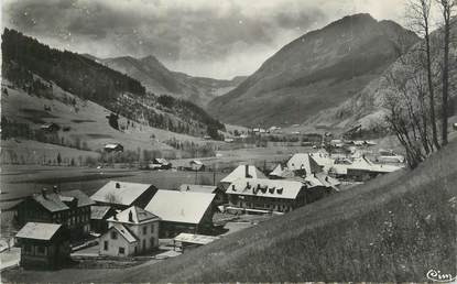 .CPSM  FRANCE 74 " La Chapelle d'Abondance, Vue générale et vallée vers Abondance"