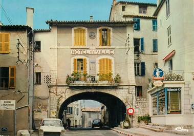  CPSM FRANCE 83    "Fayence, la place de la Mairie"