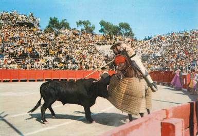   CPSM FRANCE 83    " Fréjus, les arènes romaines, un jour de corrida"