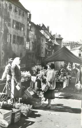 .CPSM FRANCE 74 " Annecy,Marché dans les vieux quartiers"