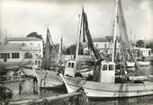 83 Var CPSM FRANCE 83 " les Salins d'Hyères, bateaux de pêche"