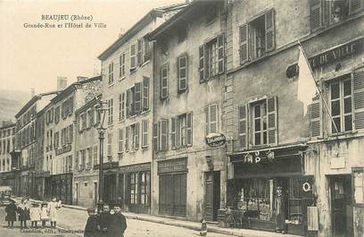 .CPA  FRANCE 69 "  Beaujeu, Grande rue et Hôtel de Ville"