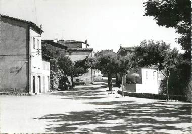   CPSM FRANCE 83 "Chateaudouble, place Gabriel Péri"