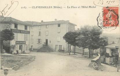 .CPA  FRANCE 69 " Claveisolles, La place et l'Hôtel Michel"