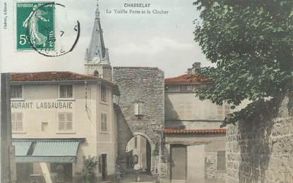 .CPA  FRANCE 69 " Chasselay, Vieille porte et le clocher"