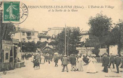  .CPA FRANCE 69 "Charbonnières les Bains, Entrée du village et sortie de la gare"
