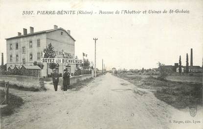 .CPA FRANCE 69 "Pierre Bénite, Avenue de l'Abattoir et usines St Gobain"