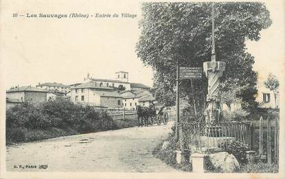 .CPA  FRANCE 69 "Les Sauvages, Entrée du village"