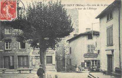 .CPA  FRANCE 69 "Savigny, Un coin  de la place et la tour de l''abbaye"